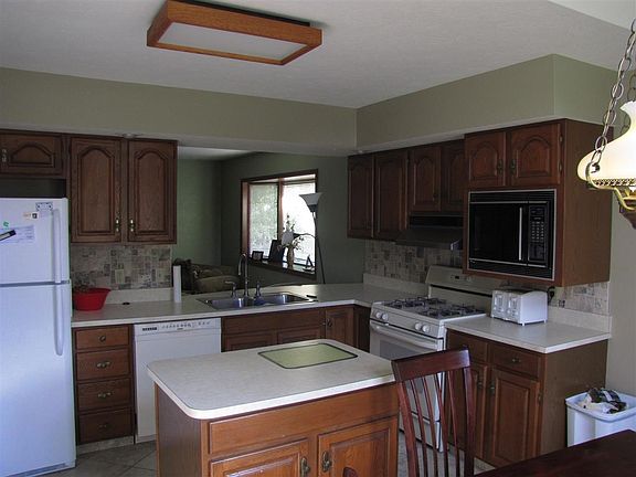 3rd image of 2006 Wakefield Cir