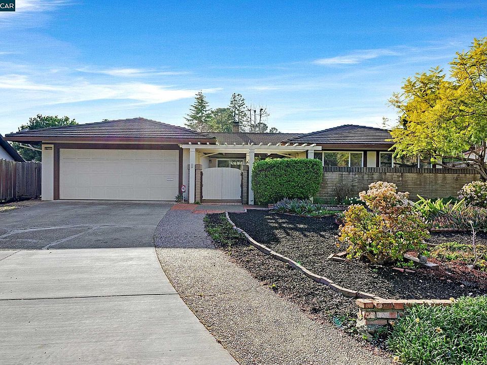 1st image of 27889 Farm Hill Dr