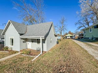 907 Prairie St, Guthrie Center, IA 50115