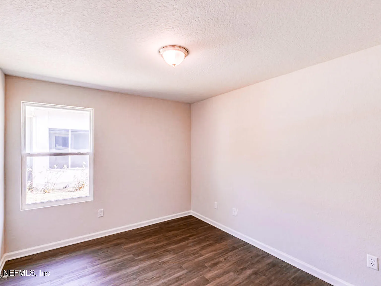 4 bed, 2.0 bath, 1732 sqft, $1,827 — Photo 4