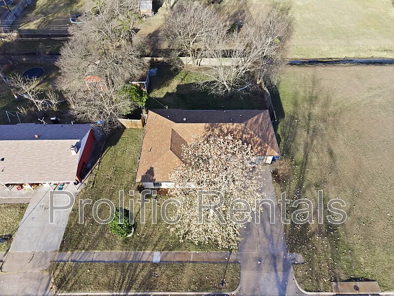 610 Creek St — Photo 6