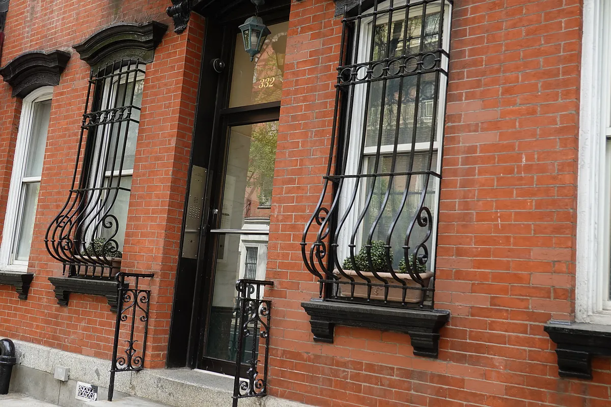 Building Photo - 332 E 54th St #4D