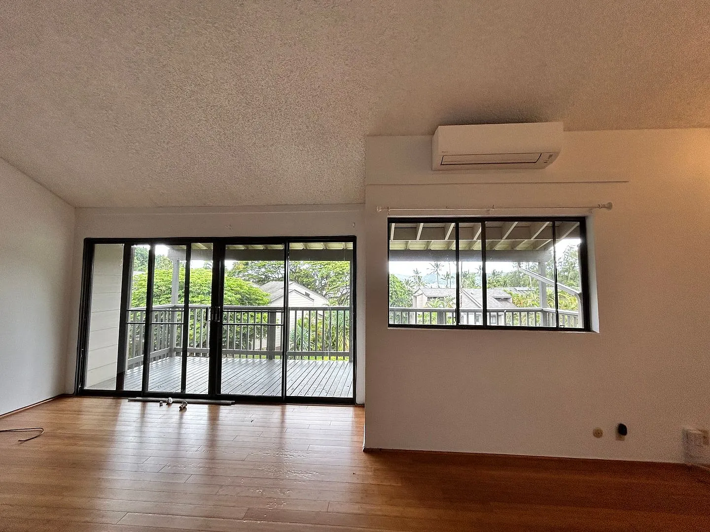 3 bedroom 2 Bath - spacious, split level home — Photo 2