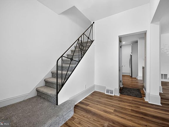 4th image of 334 Rosalind Ave