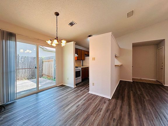 3rd image of 416 Greenlawn Blvd