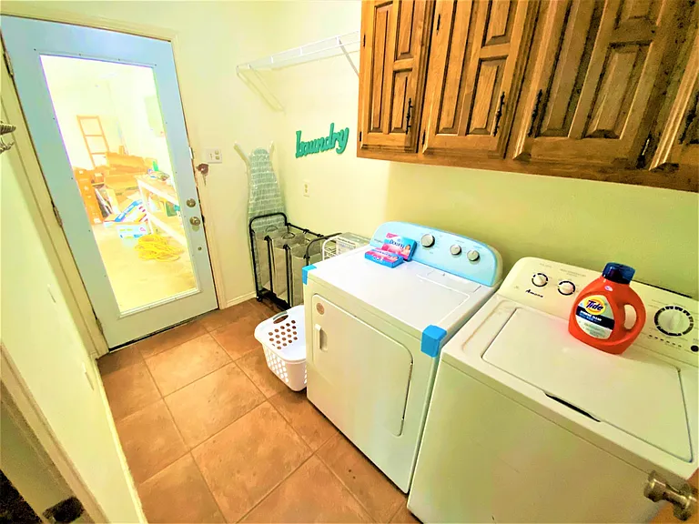 847 Middle Run Ct — Photo 68