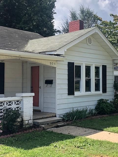 1st image of 905 W Hillcrest Dr