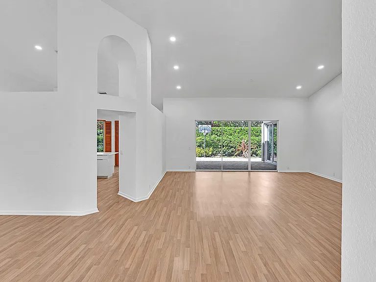 3420 Washington Ln — Photo 3