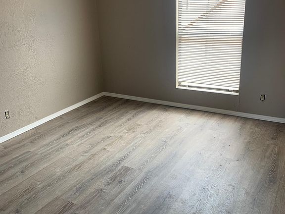3rd image of 13200 Mountain Pl NE APT D