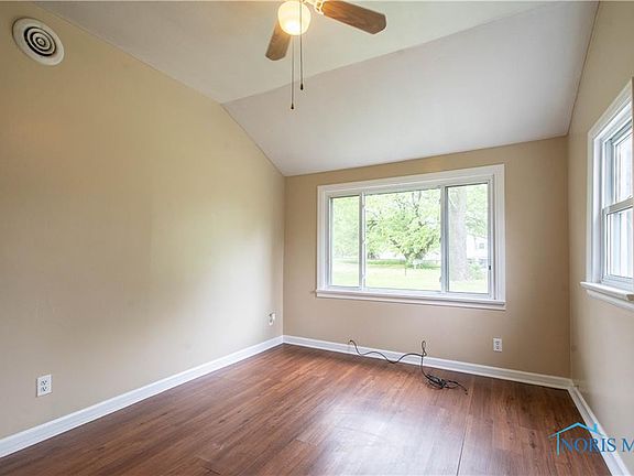 4th image of 1906 Roselawn Dr