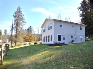 1373 W Hill Rd, Grafton, WV 26354