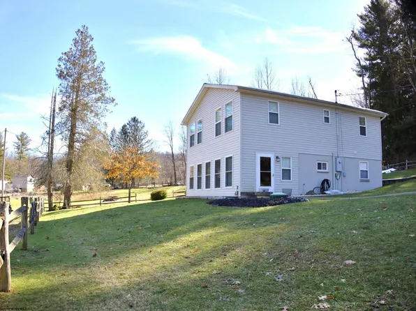1373 W Hill Rd, Grafton, WV 26354