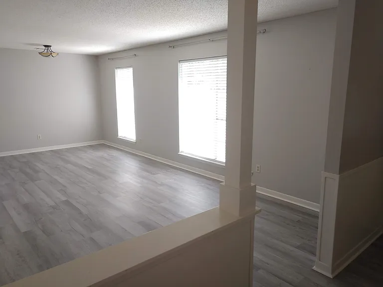 1107 Caroline Ave — Photo 3