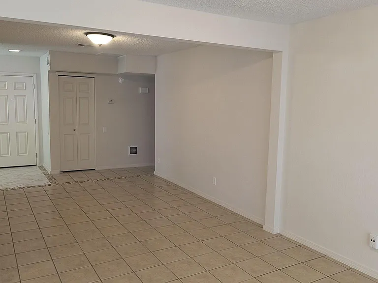 10406 Ashwood Dr — Photo 2