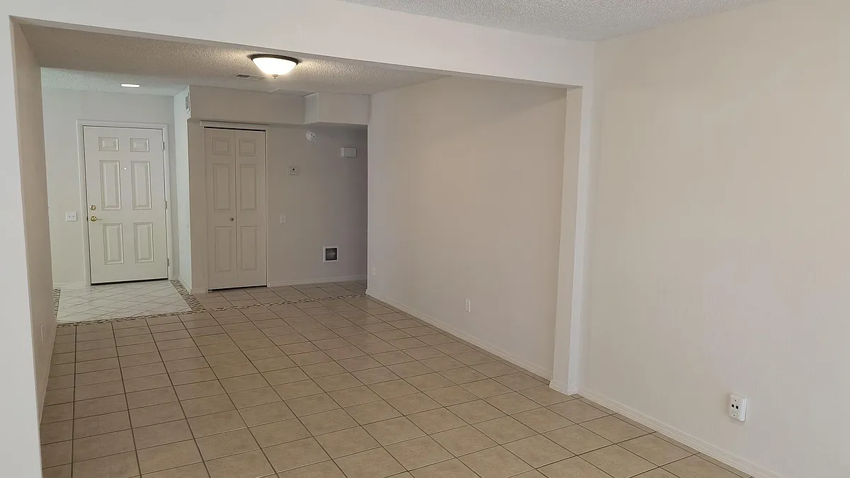 Building Photo - 10406 Ashwood Dr
