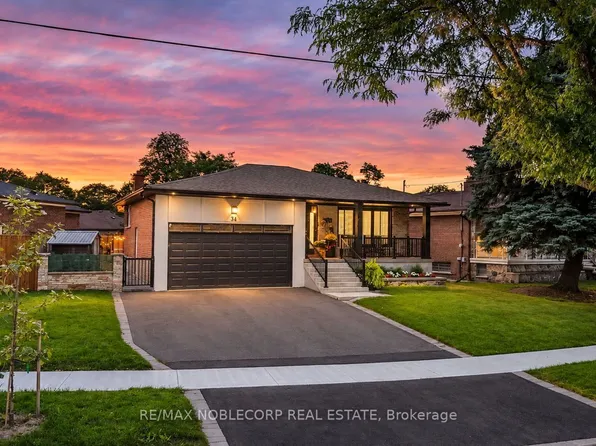 34 Ridgemount Rd, Toronto, ON M9P 1C5