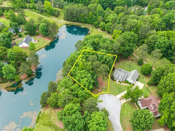 109 Firethorn Rd, Greenwood, SC 29649