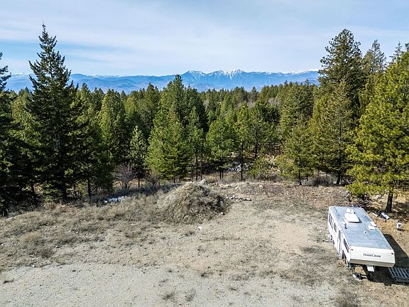 2nd image of 490 Wapiti Way