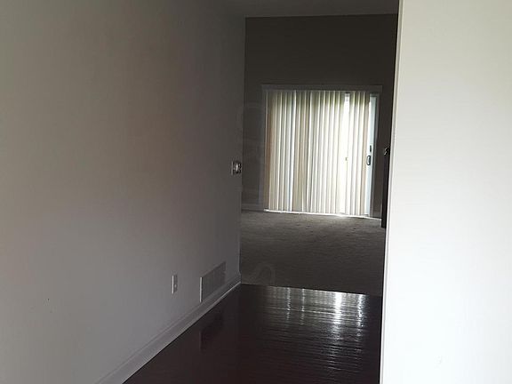 4th image of 5879 Winebrook Dr