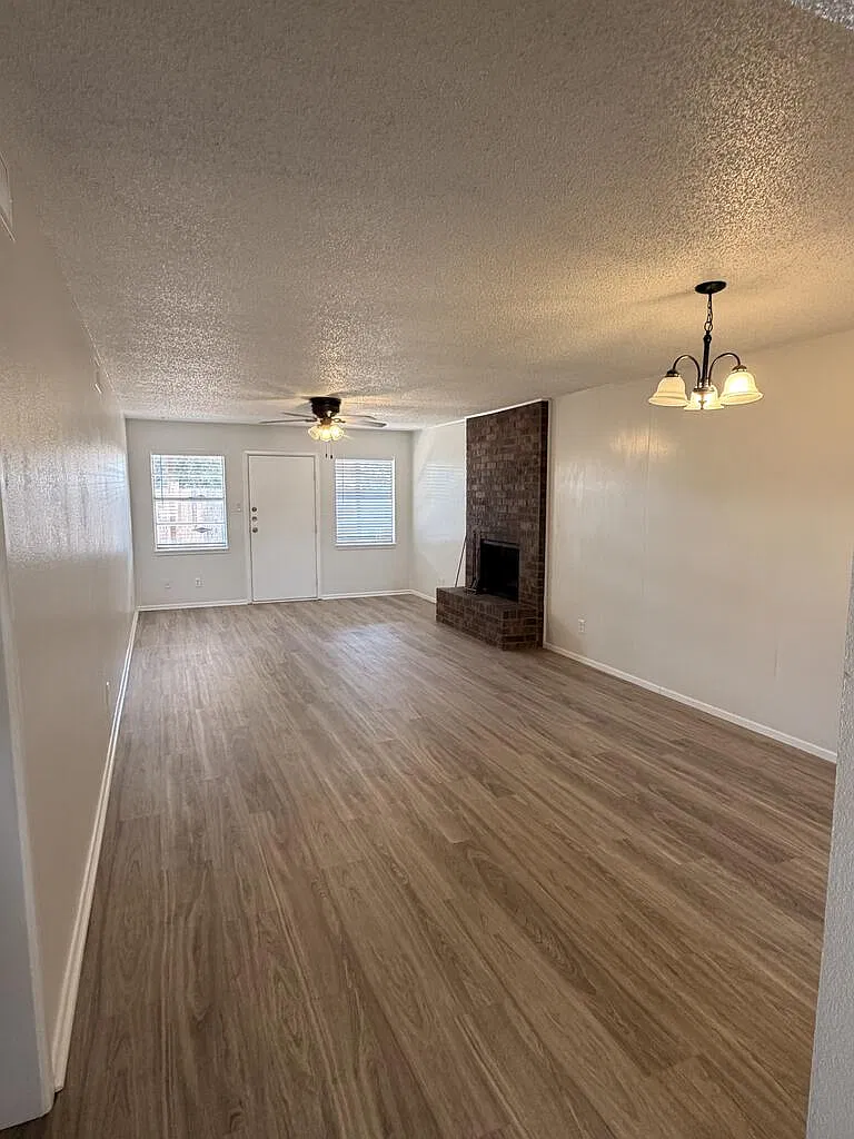 2 bed, 2.0 bath, 1200 sqft, $1,800 — Photo 2