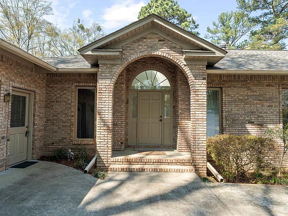 3rd image of 80 River Oaks Cir