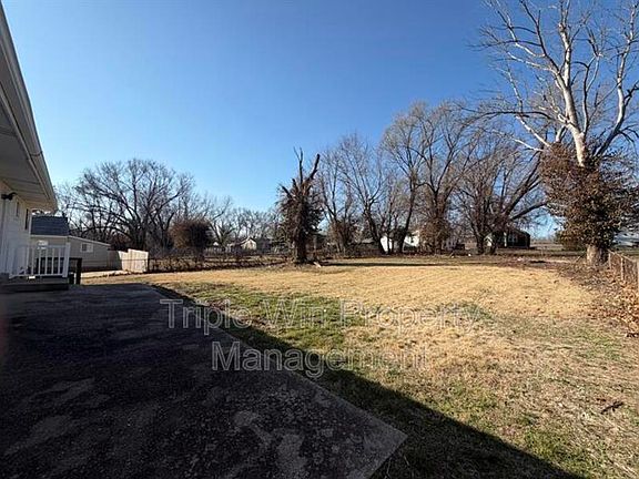 3rd image of 10191 Mayfair Dr