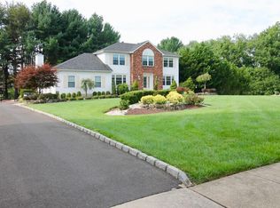 5 Seminole Ct, Freehold, NJ 07728
