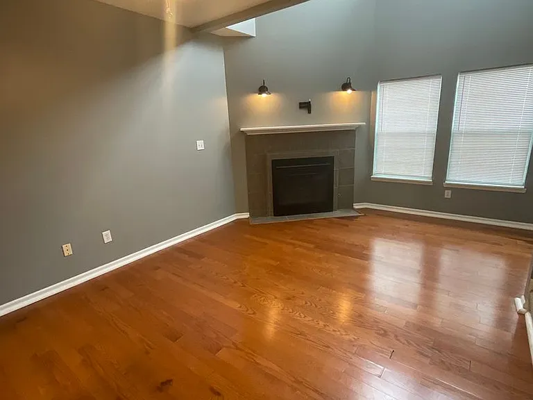 125 N Washington St — Photo 85
