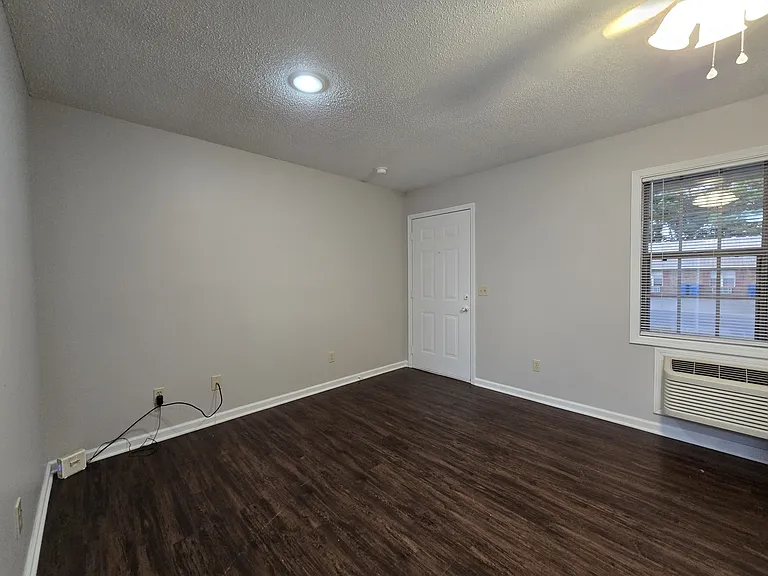 1621 Chris Dr #C — Photo 11