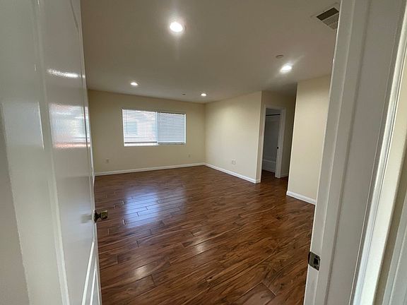 4th image of 15158-15160 S Orange Ave #15158-1