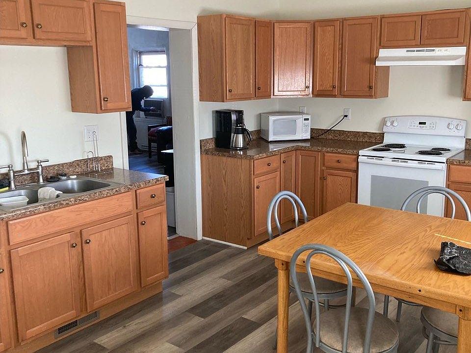 2nd image of 2050 1st St