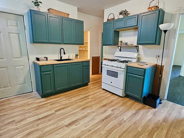 520 Church St #1 — Photo 2