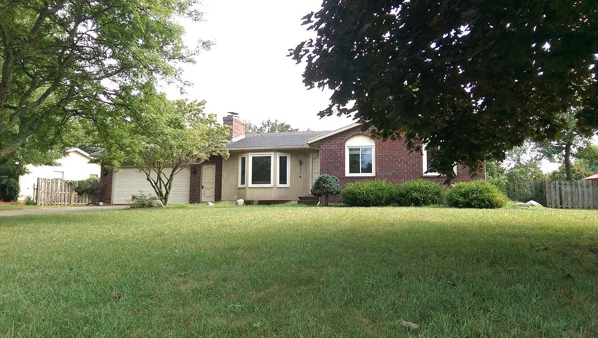 4 bed, 1.5 bath, 1650 sqft, $2,400 — Photo 1