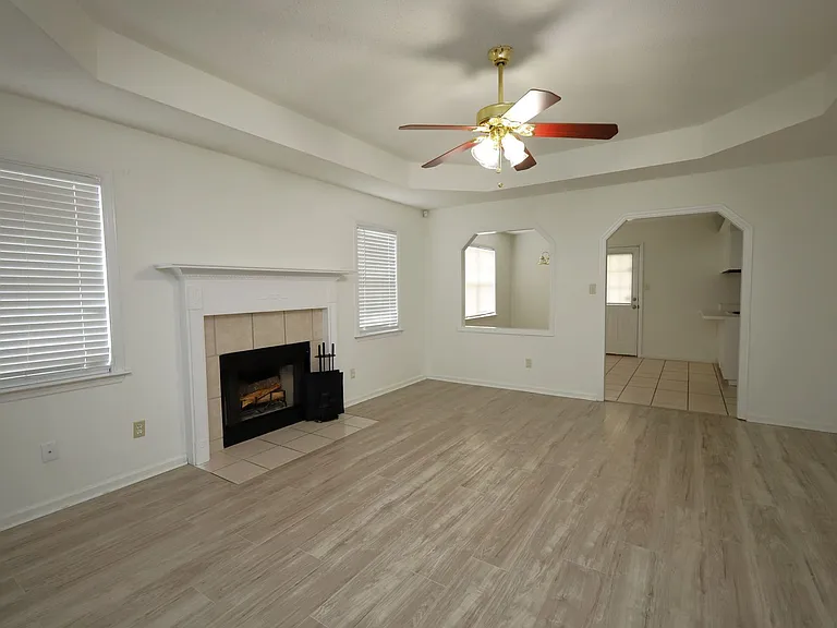 4220 Wilshire Dr — Photo 4