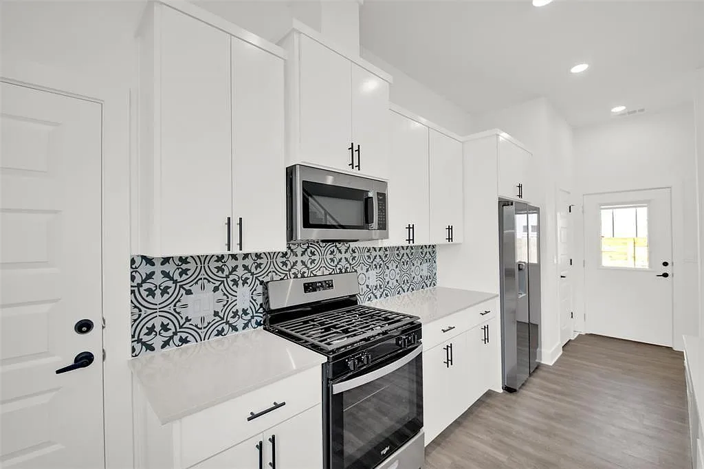 2 bed, 2.0 bath, 1200 sqft, $2,245 — Photo 4