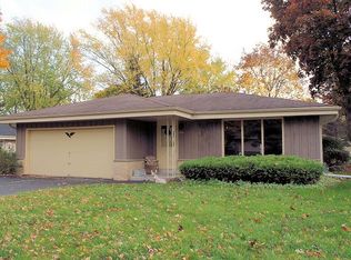 1109 Dona Rd, Hartland, WI 53029