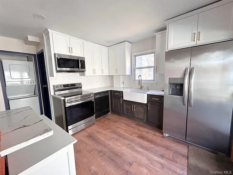 451 E Main St — Photo 9