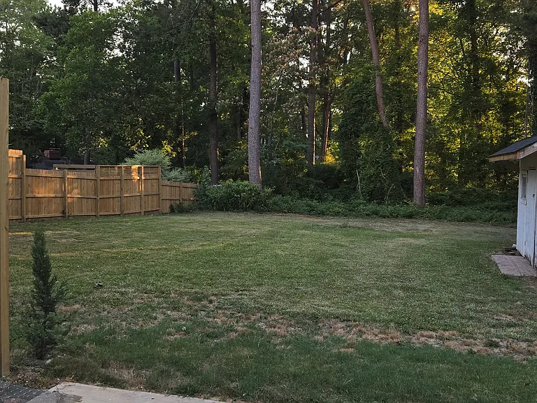 108 S Dixon Ave — Photo 15