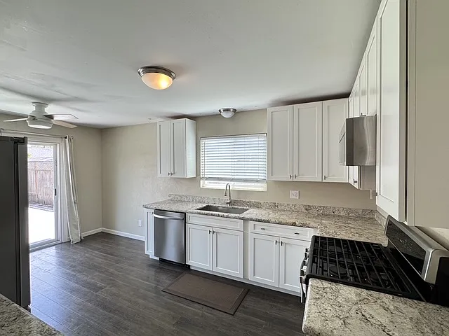 1448 Pleasant St — Photo 4