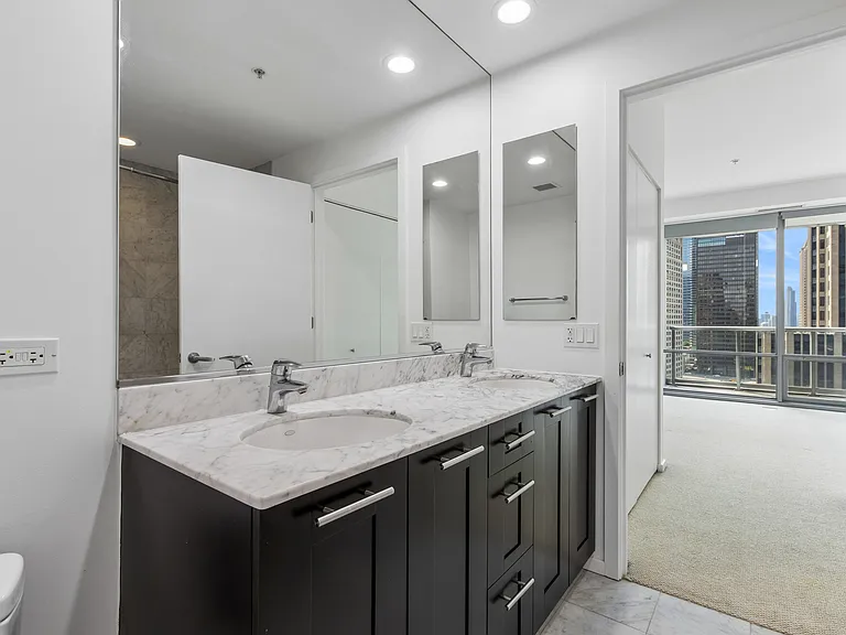 240 E Illinois St #1409 — Photo 15
