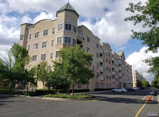 3207 Windsor Park Ct #207, Englewood, NJ 07631