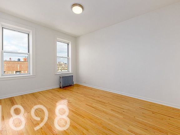 4th image of 3805 Crescent St APT 5H