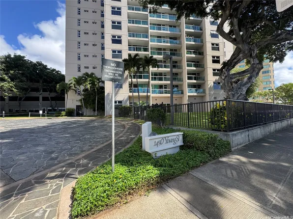 1450 Young St APT 2103, Honolulu, HI 96814