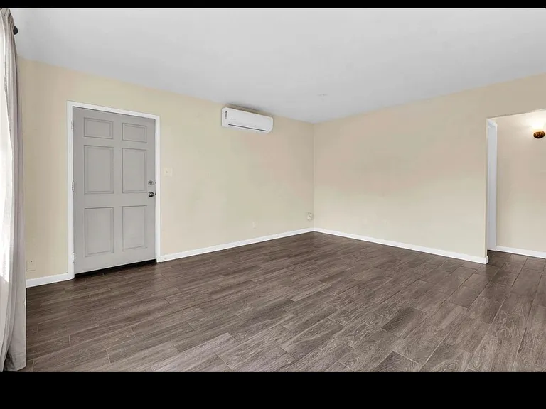 3736 46th St — Photo 1