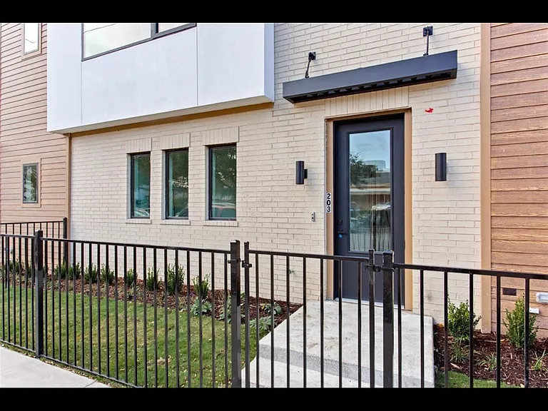 2633 Reagan St #203 — Photo 2