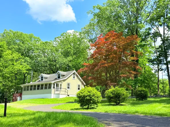 3774 Windy Bush Rd, New Hope, PA 18938