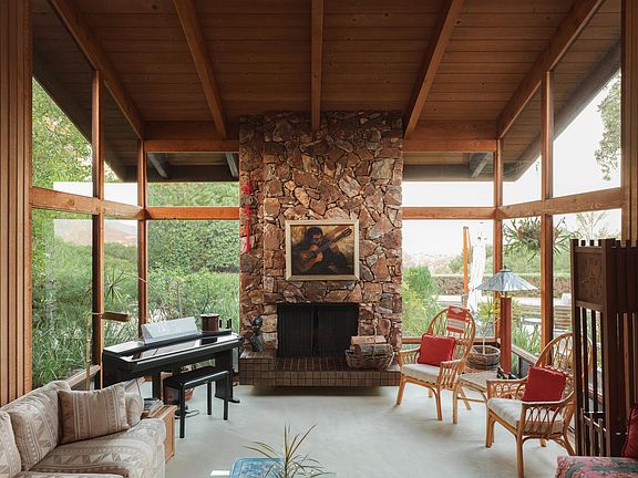 2nd image of 5021 Bluff Pl