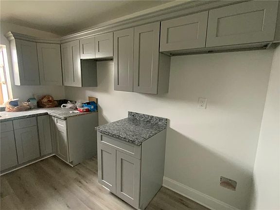 4th image of 5692 Tullis Dr