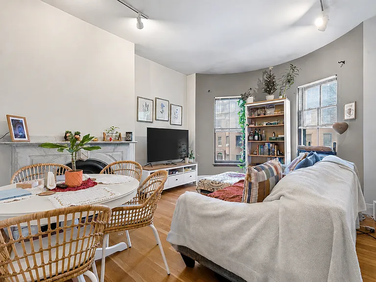 47 Rutland Sq #3 — Photo 1