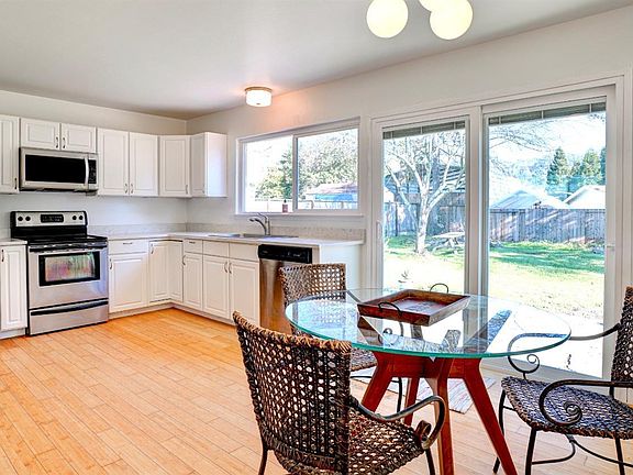 5th image of 1034 Estes Drive